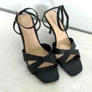 Black LE CHÂTEAU sandales size 10 in  GREAT USED CONDITION!